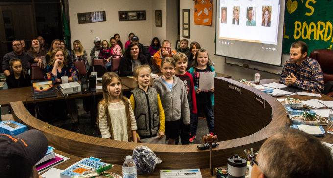 Students show appreciation for school board at meeting