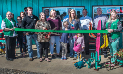 Bunkhouse Divas Boutique celebrates new location with ribbon cutting