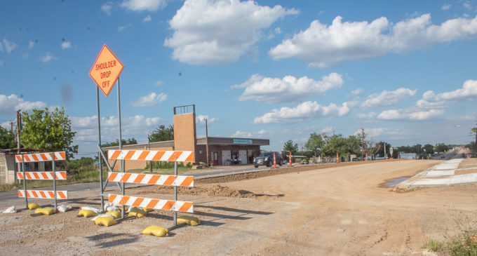 Asphalt overlay to temporarily close intersection at US 180 and Graham Street