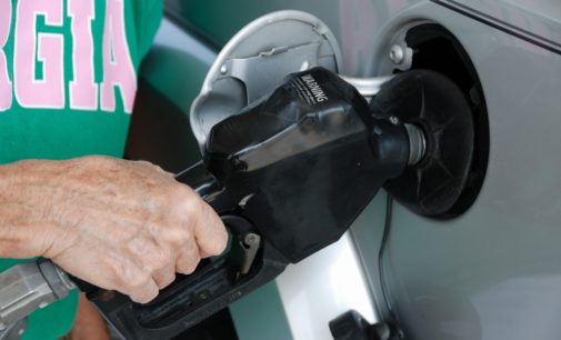 Gas prices rise slightly, along with rising crude oil prices