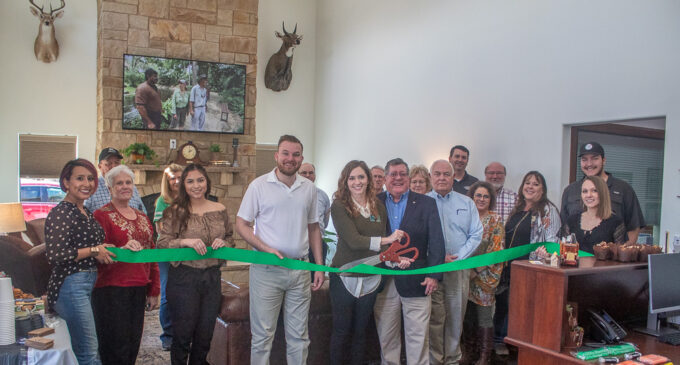 Edward Jones staff celebrates new Breckenridge office with Chamber of Commerce ribbon-cutting