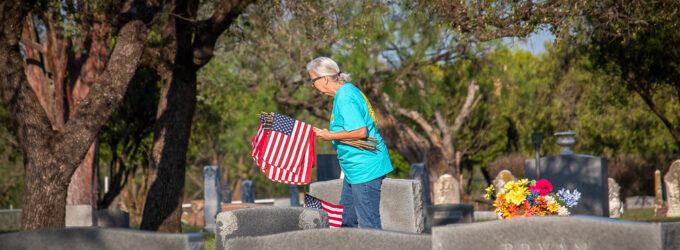 Volunteers decorate veterans’ graves for Memorial Day; annual ceremony scheduled for Monday morning at courthouse