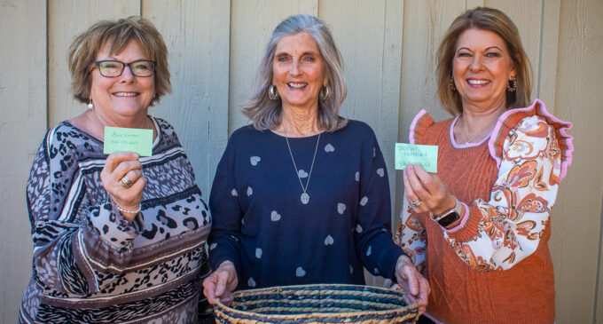Woman’s Forum draws names of trip winners in fundraiser