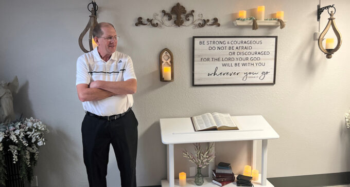 Stephens Memorial Hospital hosts chapel dedication in memory of Bud Isclaw