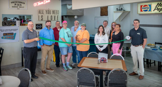 Ol’ Timers Diner celebrates new location with ribbon-cutting