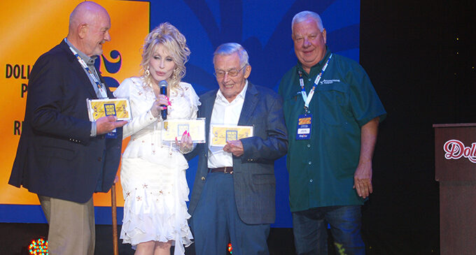 Former Breckenridge resident presents award to Dolly Parton