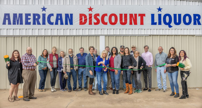 American Discount Liquor celebrates grand opening with ribbon-cutting ceremony