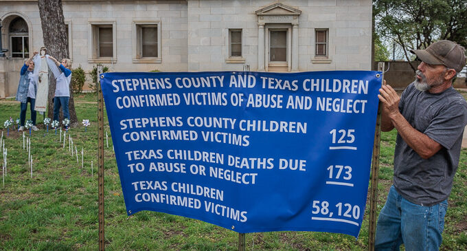 Child Welfare Board decorates Stephens County Courthouse for Child Abuse Awareness Month