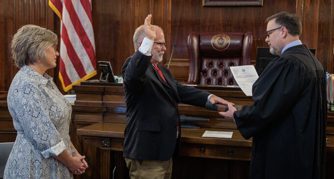 Will Thompson takes oath of office as Stephens County Judge