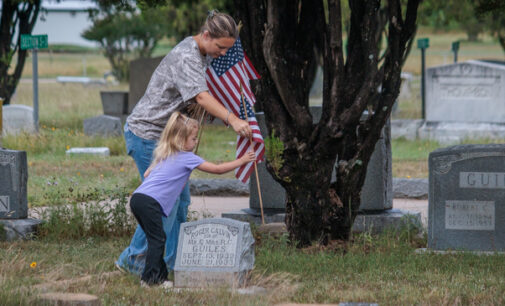 Volunteers place flags on veterans’ graves; Memorial Day ceremony set for Monday at Stephens County courthouse